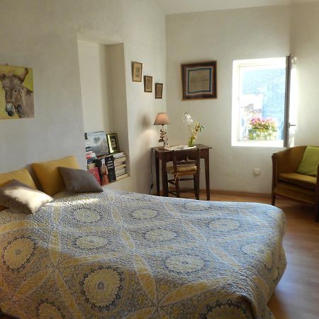 Petit Grenier Douillet De Cathie Bed & Breakfast Roquemaure  Eksteriør bilde