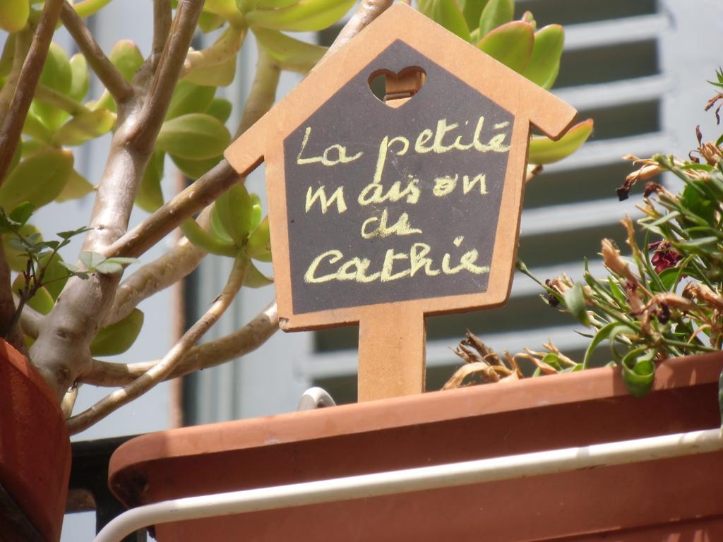 Petit Grenier Douillet De Cathie Bed & Breakfast Roquemaure  Eksteriør bilde
